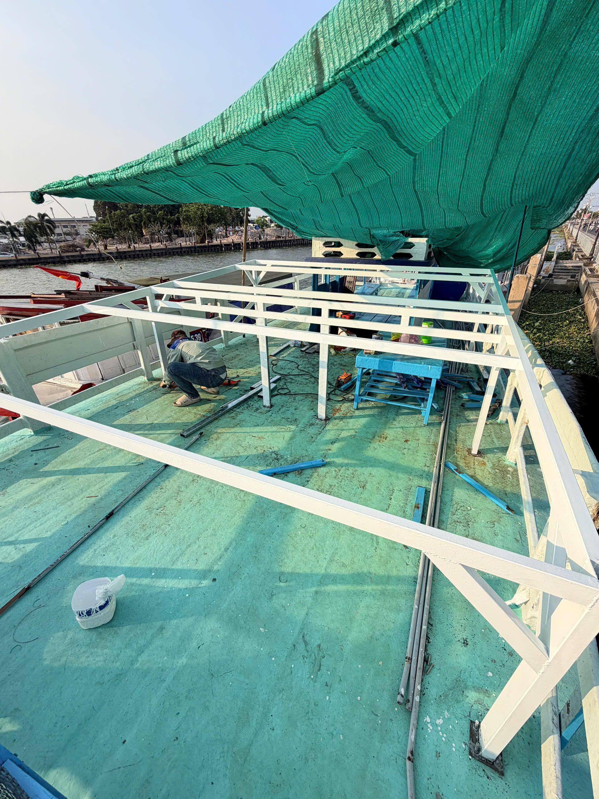Lắp đặt hệ thống điện mặt trời cho tàu cá